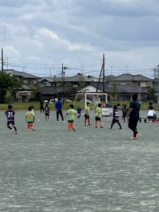 U-8試合上手くなる自分たちで考えるチーム鳩ヶ谷Jリーグリーガープロ川口市アイシンク新郷南安行東慈林神根小学校小学生一二三四五六年幼児少年サッカークラブチーム