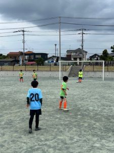 U-8試合上手くなる自分たちで考えるチーム鳩ヶ谷Jリーグリーガープロ川口市アイシンク新郷南安行東慈林神根小学校小学生一二三四五六年幼児少年サッカークラブチーム