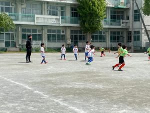 U-8大谷口試合上手くなる自分たちで考えるチーム鳩ヶ谷Jリーグリーガープロ川口市アイシンク新郷南安行東慈林神根小学校小学生一二三四五六年幼児少年サッカークラブチーム