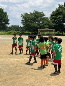 U-10試合川鶴上手くなる自分たちで考えるチーム鳩ヶ谷Jリーグリーガープロ川口市アイシンク新郷南安行東慈林神根小学校小学生一二三四五六年幼児少年サッカークラブチーム