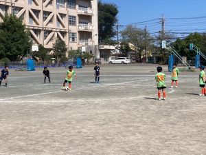 U-7U-8試合上手くなる自分たちで考えるチーム鳩ヶ谷Jリーグリーガープロ川口市アイシンク新郷南安行東慈林神根小学校小学生一二三四五六年幼児少年サッカークラブチーム