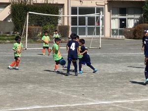 U-7U-8試合上手くなる自分たちで考えるチーム鳩ヶ谷Jリーグリーガープロ川口市アイシンク新郷南安行東慈林神根小学校小学生一二三四五六年幼児少年サッカークラブチーム