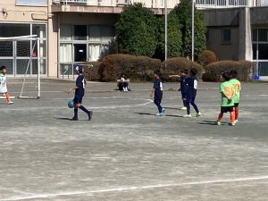 U-7U-8試合上手くなる自分たちで考えるチーム鳩ヶ谷Jリーグリーガープロ川口市アイシンク新郷南安行東慈林神根小学校小学生一二三四五六年幼児少年サッカークラブチーム