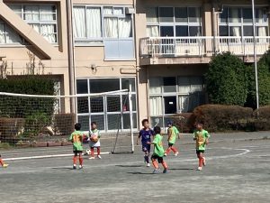 U-7U-8試合上手くなる自分たちで考えるチーム鳩ヶ谷Jリーグリーガープロ川口市アイシンク新郷南安行東慈林神根小学校小学生一二三四五六年幼児少年サッカークラブチーム