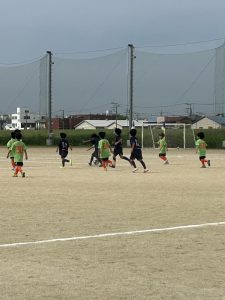 U-7大会上手くなる自分たちで考えるチーム鳩ヶ谷Jリーグリーガープロ川口市アイシンク新郷南安行東慈林神根小学校小学生一二三四五六年幼児少年サッカークラブチーム