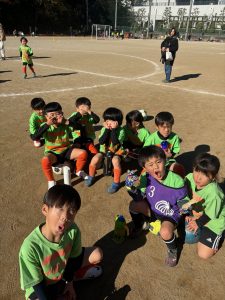 幼児U-6試合上手くなる自分たちで考えるチーム鳩ヶ谷Jリーグリーガープロ川口市アイシンク新郷南安行東慈林神根小学校小学生一二三四五六年幼児少年サッカークラブチーム