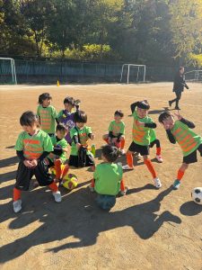 幼児U-6試合上手くなる自分たちで考えるチーム鳩ヶ谷Jリーグリーガープロ川口市アイシンク新郷南安行東慈林神根小学校小学生一二三四五六年幼児少年サッカークラブチーム