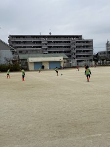 U-9試合上手くなる自分たちで考えるチーム鳩ヶ谷Jリーグリーガープロ川口市アイシンク新郷南安行東慈林神根東桜町小学校小学生一二三四五六年幼児少年サッカークラブチーム