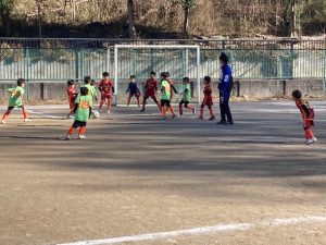 芝試合上手くなる自分たちで考えるチーム鳩ヶ谷Jリーグリーガープロ川口市アイシンク新郷南安行東慈林神根東桜町小学校小学生一二三四五六年幼児少年サッカークラブチーム