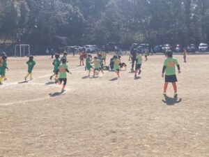 U-8試合上手くなる自分たちで考えるチーム鳩ヶ谷Jリーグリーガープロ川口市アイシンク新郷南安行東慈林神根東桜町小学校小学生一二三四五六年幼児少年サッカークラブチーム