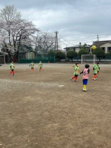 U-8試合優勝上手くなる自分たちで考えるチーム鳩ヶ谷Jリーグリーガープロ川口市アイシンク新郷南安行東慈林神根東桜町小学校小学生一二三四五六年幼児少年サッカークラブチーム