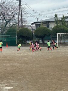 U-8試合優勝上手くなる自分たちで考えるチーム鳩ヶ谷Jリーグリーガープロ川口市アイシンク新郷南安行東慈林神根東桜町小学校小学生一二三四五六年幼児少年サッカークラブチーム