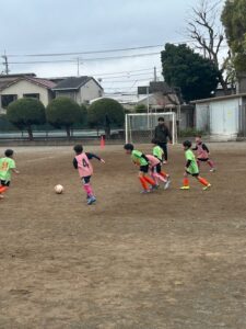 U-8試合優勝上手くなる自分たちで考えるチーム鳩ヶ谷Jリーグリーガープロ川口市アイシンク新郷南安行東慈林神根東桜町小学校小学生一二三四五六年幼児少年サッカークラブチーム