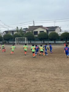 U-8試合優勝上手くなる自分たちで考えるチーム鳩ヶ谷Jリーグリーガープロ川口市アイシンク新郷南安行東慈林神根東桜町小学校小学生一二三四五六年幼児少年サッカークラブチーム