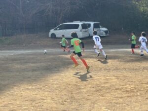 試合芝第二グランド上手くなる自分たちで考えるチーム鳩ヶ谷Jリーグリーガープロ川口市アイシンク新郷南安行東慈林神根東桜町小学校小学生一二三四五六年幼児少年サッカークラブチーム