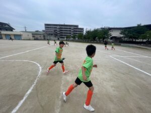 U-8試合上手くなる自分たちで考えるチーム鳩ヶ谷Jリーグリーガープロ川口市アイシンク新郷南安行東慈林神根東桜町小学校小学生一二三四五六年幼児少年サッカークラブチーム