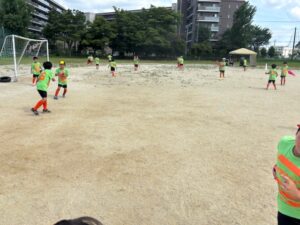 U-8試合上手くなる自分たちで考えるチーム鳩ヶ谷Jリーグリーガープロ川口市アイシンク新郷南安行東慈林神根東桜町小学校小学生一二三四五六年幼児少年サッカークラブチーム