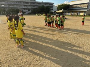 U-8試合上手くなる自分たちで考えるチーム鳩ヶ谷Jリーグリーガープロ川口市アイシンク新郷南安行東慈林神根東桜町小学校小学生一二三四五六年幼児少年サッカークラブチーム
