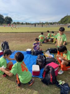 川鶴カップ上手くなる自分たちで考えるチーム鳩ヶ谷Jリーグリーガープロ川口市アイシンク新郷南安行東慈林神根東桜町小学校小学生一二三四五六年幼児少年サッカークラブチーム