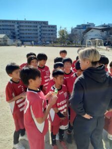 試合上手くなる自分たちで考えるチーム鳩ヶ谷Jリーグリーガープロ川口市アイシンク新郷南安行東慈林神根東桜町小学校小学生一二三四五六年幼児少年サッカークラブチーム