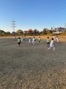 新郷東部公園草加市立新里小学校試合上手くなる自分たちで考えるチーム鳩ヶ谷Jリーグリーガープロ川口市アイシンク新郷南安行東慈林神根東桜町小学校小学生一二三四五六年幼児少年サッカークラブチーム