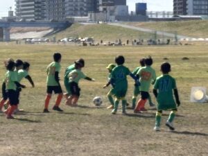 試合上手くなる自分たちで考えるチーム鳩ヶ谷Jリーグリーガープロ川口市アイシンク新郷南安行東慈林神根東桜町小学校小学生一二三四五六年幼児少年サッカークラブチーム