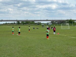 試合上手くなる自分たちで考えるチーム鳩ヶ谷Jリーグリーガープロ川口市アイシンク新郷南安行東慈林神根東桜町小学校小学生一二三四五六年幼児少年サッカークラブチーム