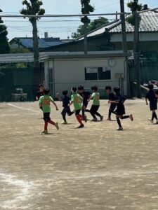 はくつる幼稚園試合上手くなる自分たちで考えるチーム鳩ヶ谷Jリーグリーガープロ川口市アイシンク新郷南安行東慈林神根東桜町小学校小学生一二三四五六年幼児少年サッカークラブチーム