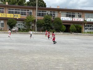 草加試合上手くなる自分たちで考えるチーム鳩ヶ谷Jリーグリーガープロ川口市アイシンク新郷南安行東慈林神根東桜町小学校小学生一二三四五六年幼児少年サッカークラブチーム