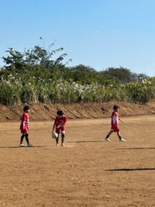 試合上手くなる自分たちで考えるチーム鳩ヶ谷Jリーグリーガープロ川口市アイシンク新郷南安行東慈林神根東桜町小学校小学生一二三四五六年幼児少年サッカークラブチーム